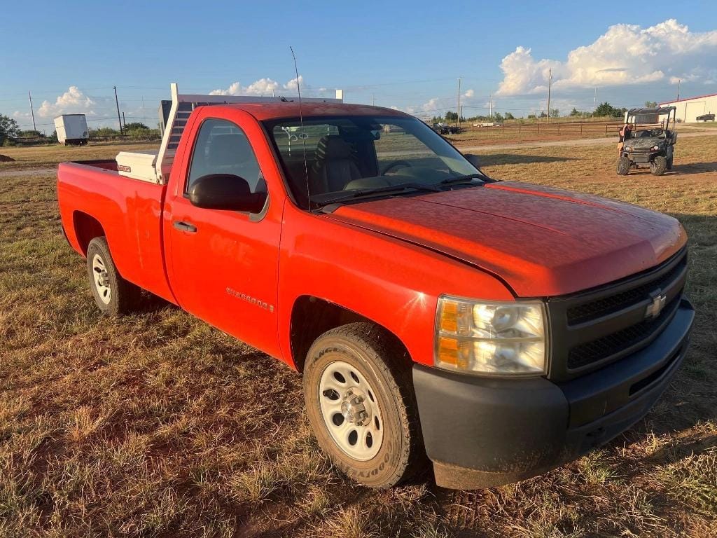 2009 Chevrolet Silverado Equipment Image0