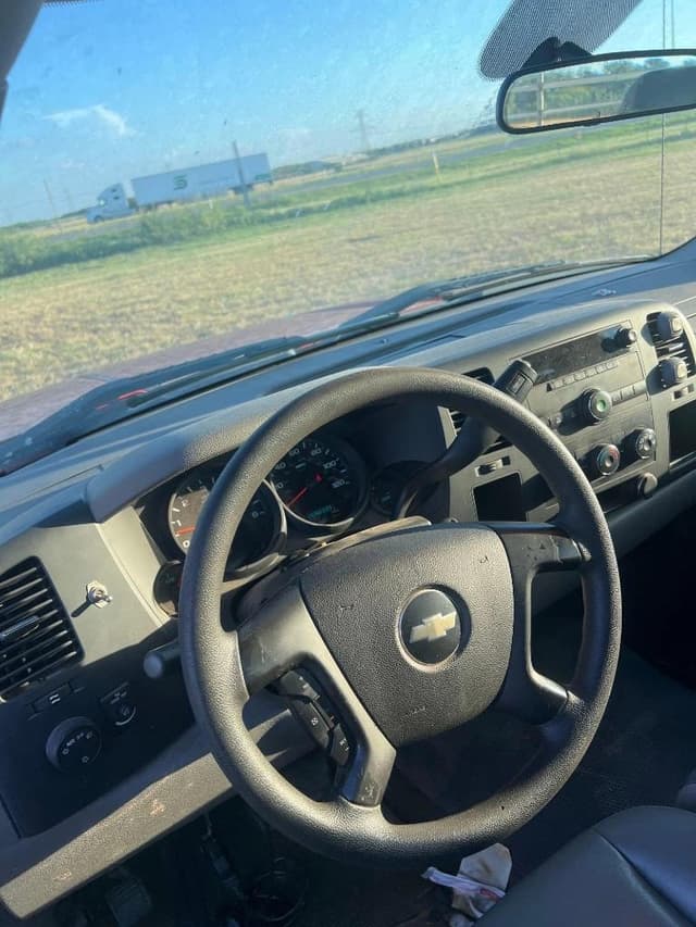 Image of Chevrolet Silverado equipment image 4
