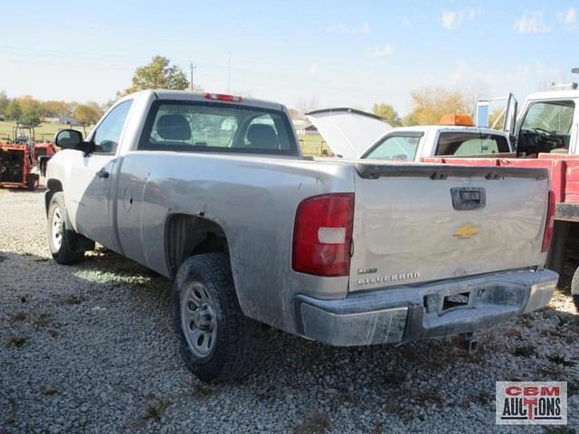 Image of Chevrolet Silverado equipment image 2