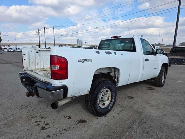 Image of Chevrolet 2500HD equipment image 3