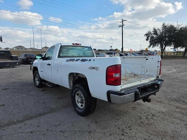 Image of Chevrolet 2500HD equipment image 2