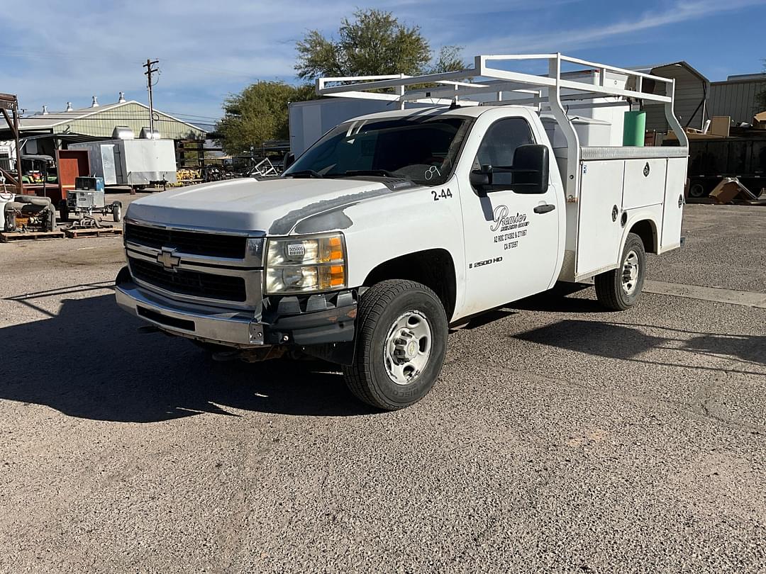 Image of Chevrolet Silverado Primary image