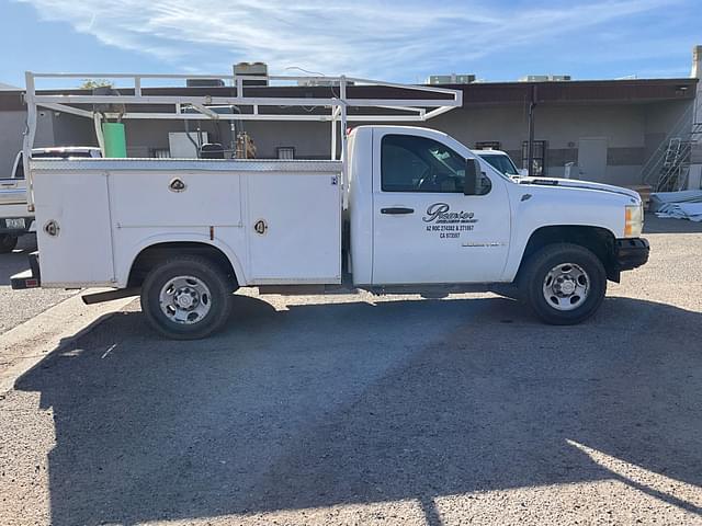 Image of Chevrolet Silverado equipment image 3