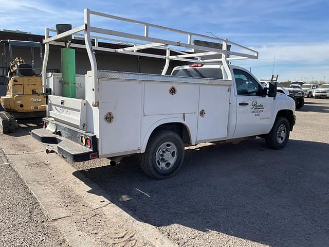 Image of Chevrolet Silverado equipment image 4