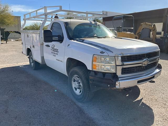 Image of Chevrolet Silverado equipment image 2