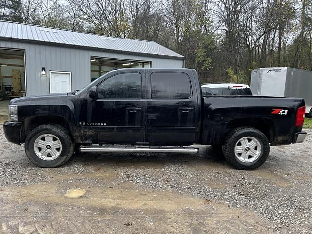 Image of Chevrolet Silverado equipment image 1