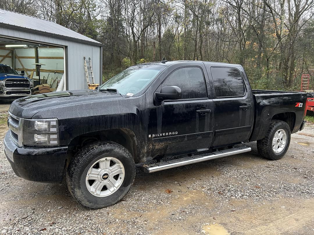 Image of Chevrolet Silverado Primary image