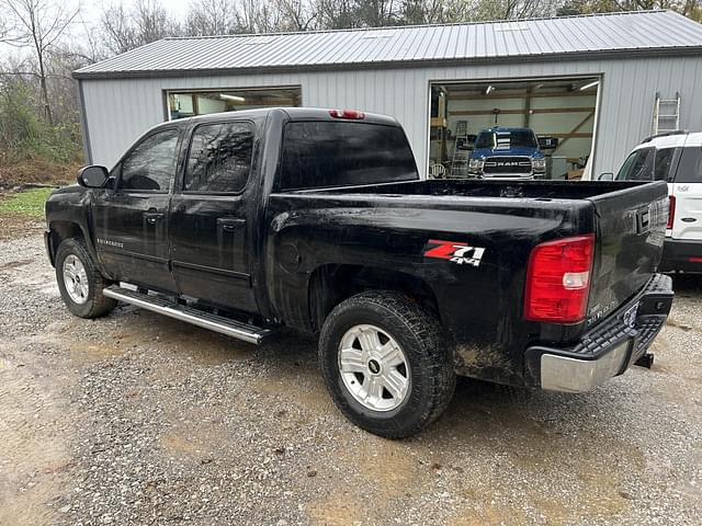 Image of Chevrolet Silverado equipment image 2