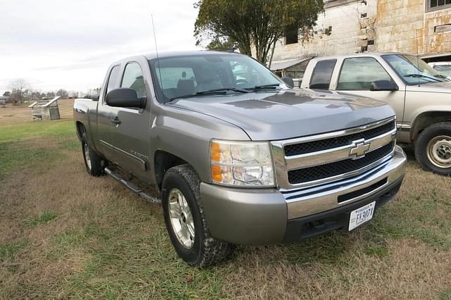 Image of Chevrolet Silverado equipment image 2