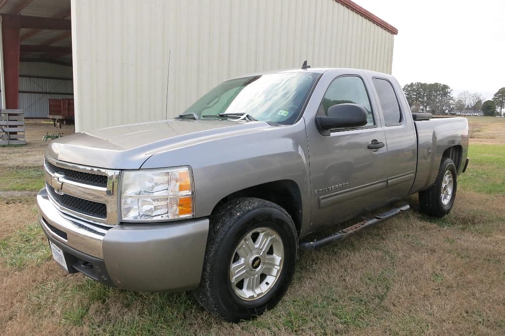 Image of Chevrolet Silverado Primary image