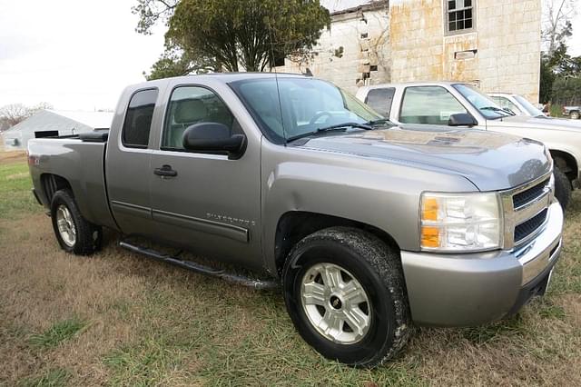 Image of Chevrolet Silverado equipment image 3