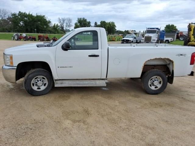 Image of Chevrolet 2500HD equipment image 1