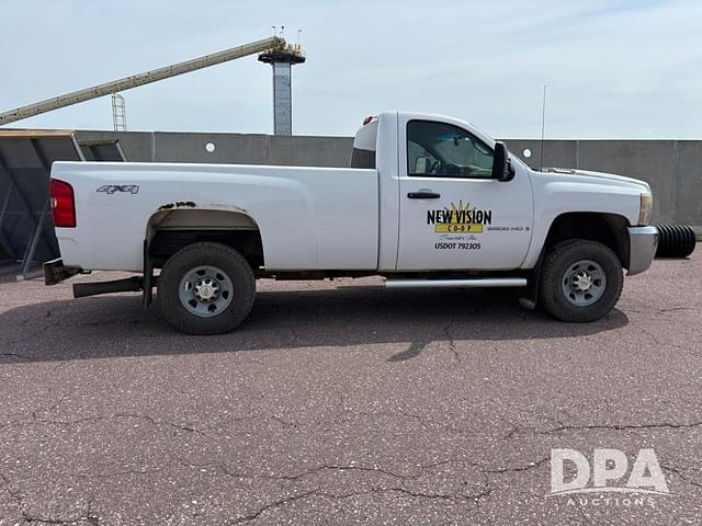 Image of Chevrolet 2500HD equipment image 3