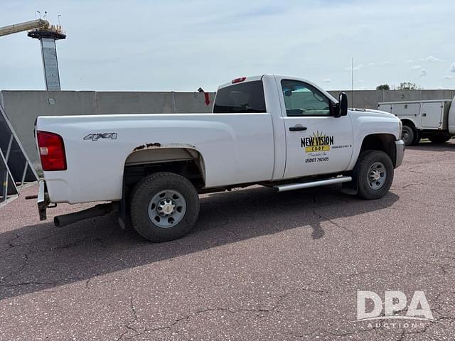 Image of Chevrolet 2500HD equipment image 4