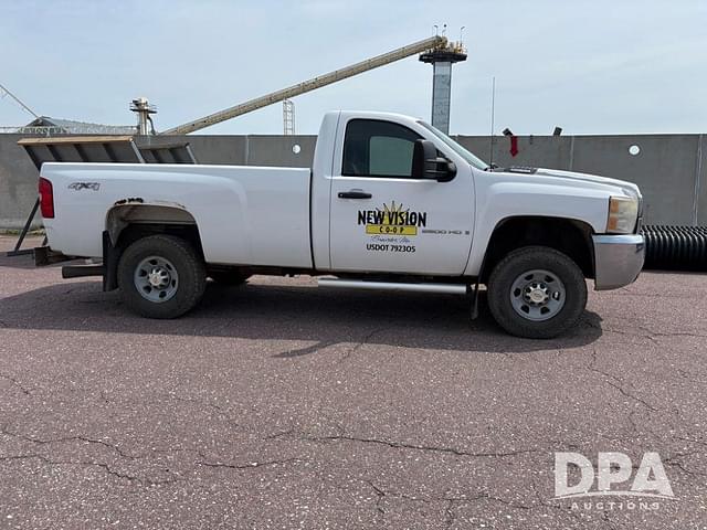 Image of Chevrolet 2500HD equipment image 2