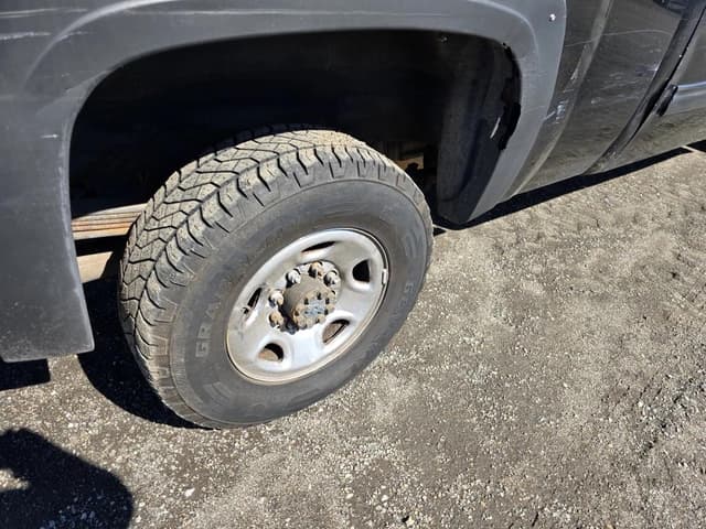 Image of Chevrolet 2500HD equipment image 4