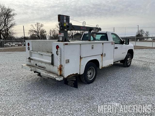 Image of Chevrolet 3500 equipment image 4