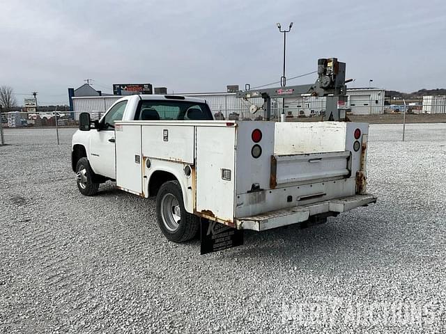 Image of Chevrolet 3500 equipment image 2