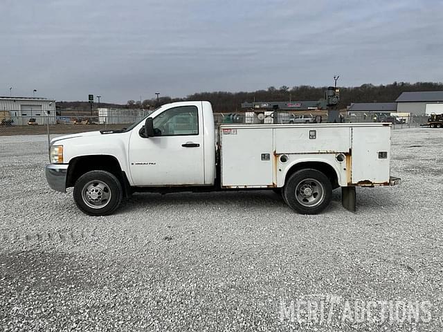 Image of Chevrolet 3500 equipment image 1