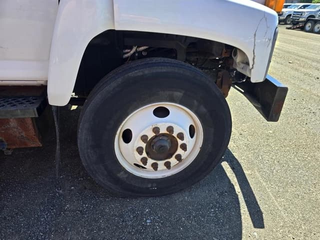 Image of Chevrolet C7500 equipment image 4