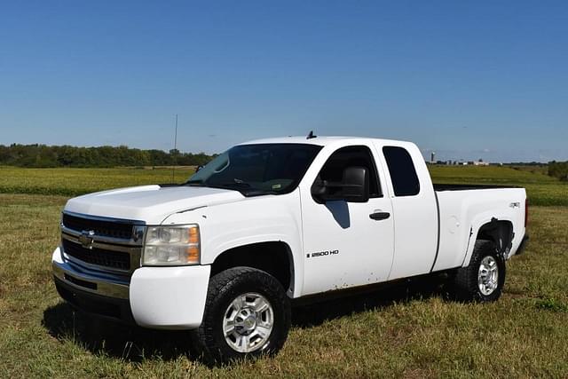 Image of Chevrolet 2500HD equipment image 1