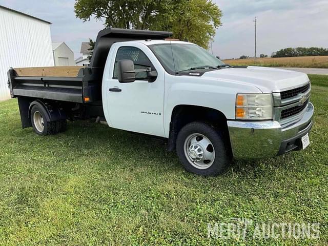 Image of Chevrolet 3500HD equipment image 2