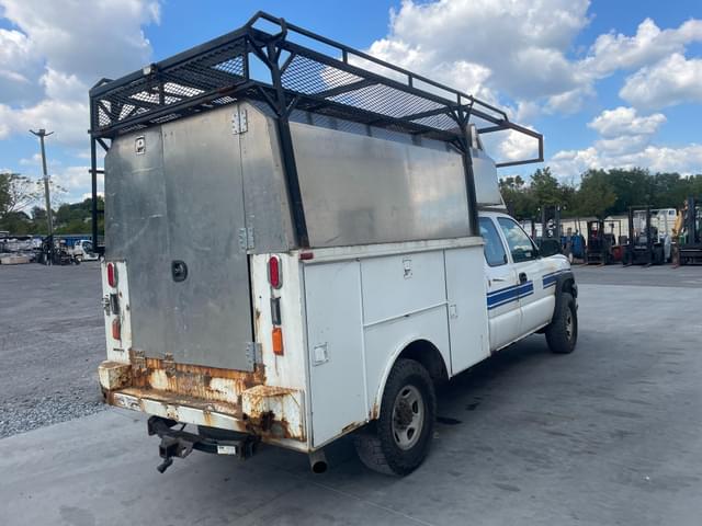 Image of Chevrolet Silverado equipment image 2