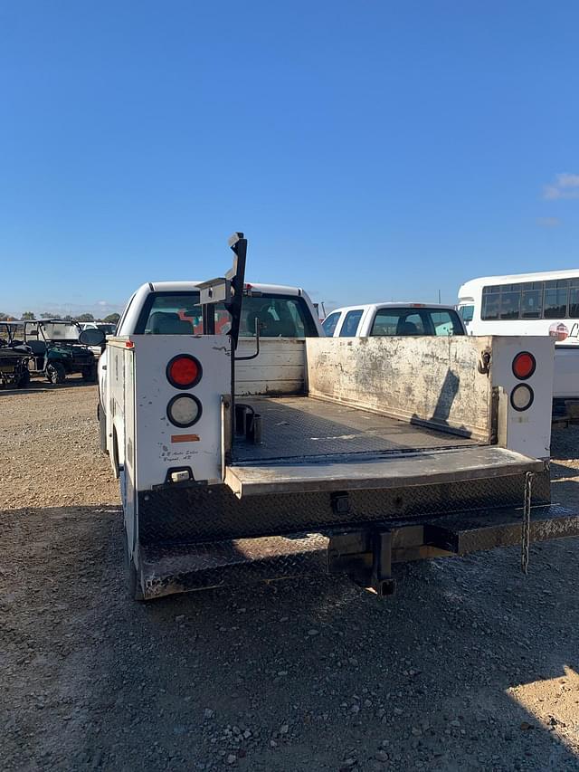 Image of Chevrolet Silverado equipment image 2