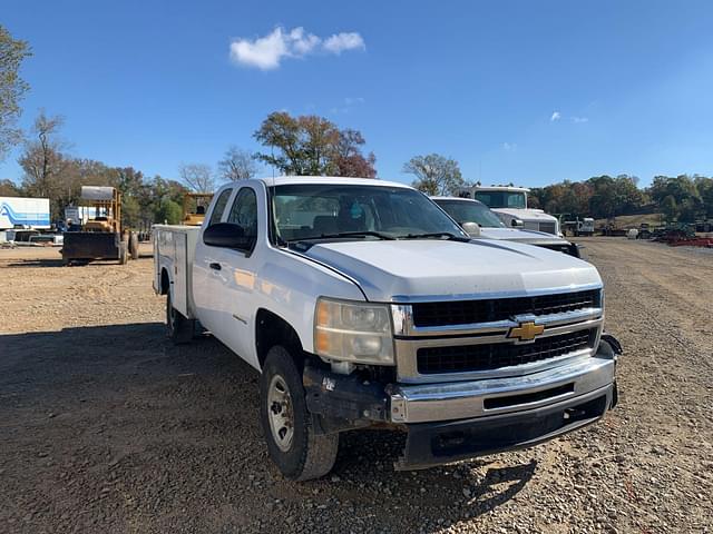 Image of Chevrolet Silverado equipment image 4