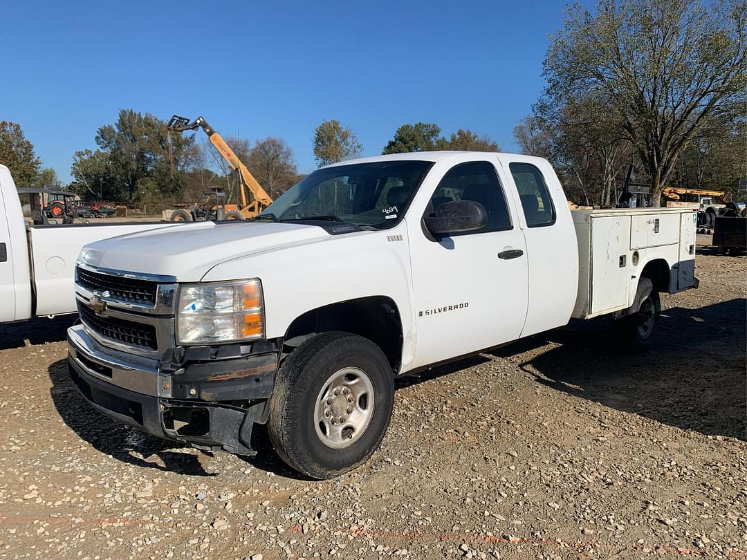 Image of Chevrolet Silverado Primary image