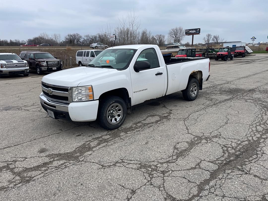 Image of Chevrolet Silverado Primary image