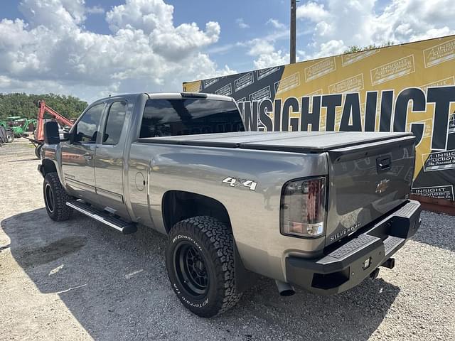 Image of Chevrolet Silverado equipment image 1