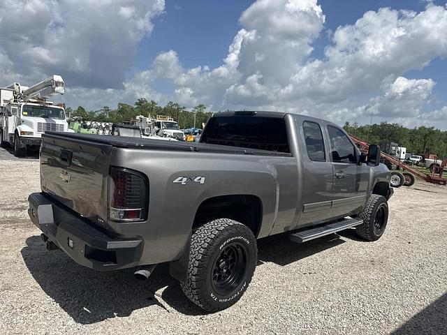 Image of Chevrolet Silverado equipment image 2