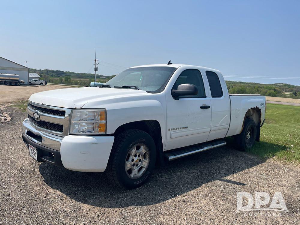 Image of Chevrolet Silverado Primary image