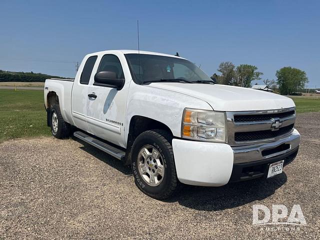 Image of Chevrolet Silverado equipment image 4