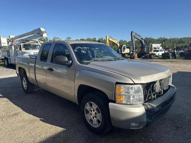 Image of Chevrolet Silverado equipment image 3