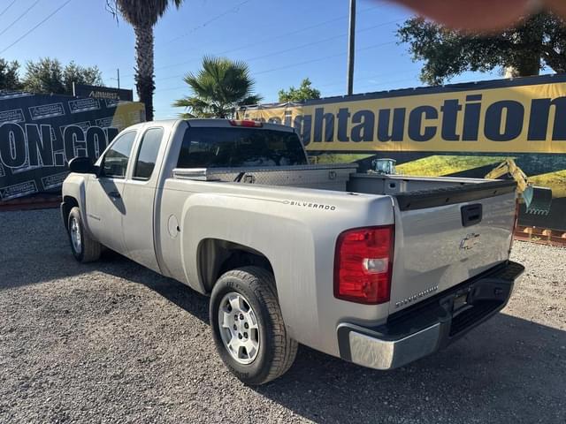 Image of Chevrolet Silverado equipment image 1