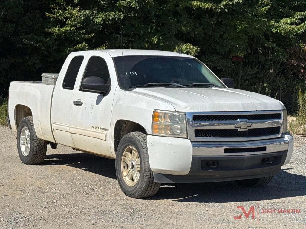 2009 Chevrolet Silverado Equipment Image0