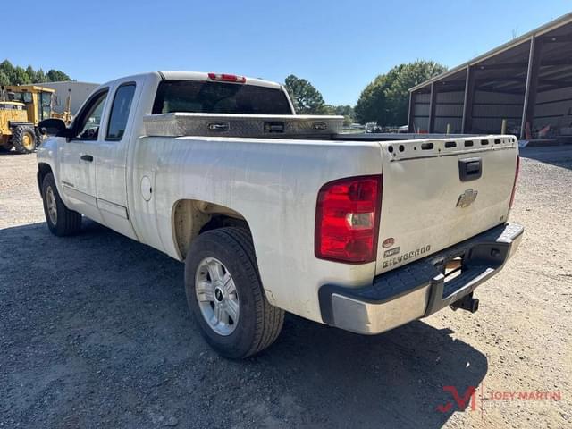 Image of Chevrolet Silverado equipment image 3