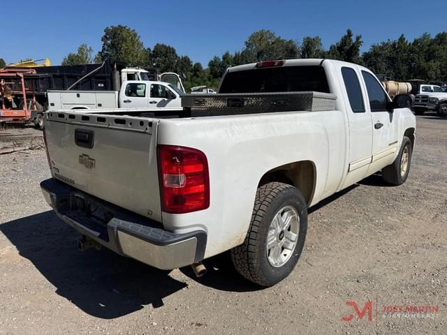 Image of Chevrolet Silverado equipment image 2