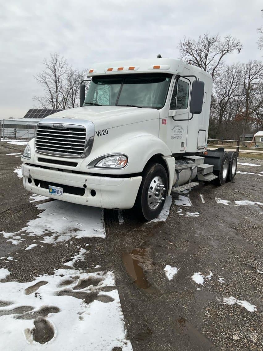 Image of Freightliner Columbia Primary image