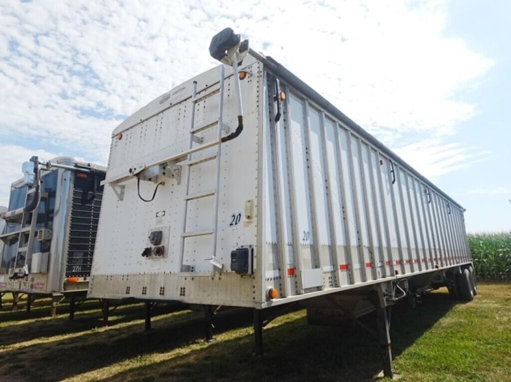 2009 Cornhusker Ultra-Lite Equipment Image0