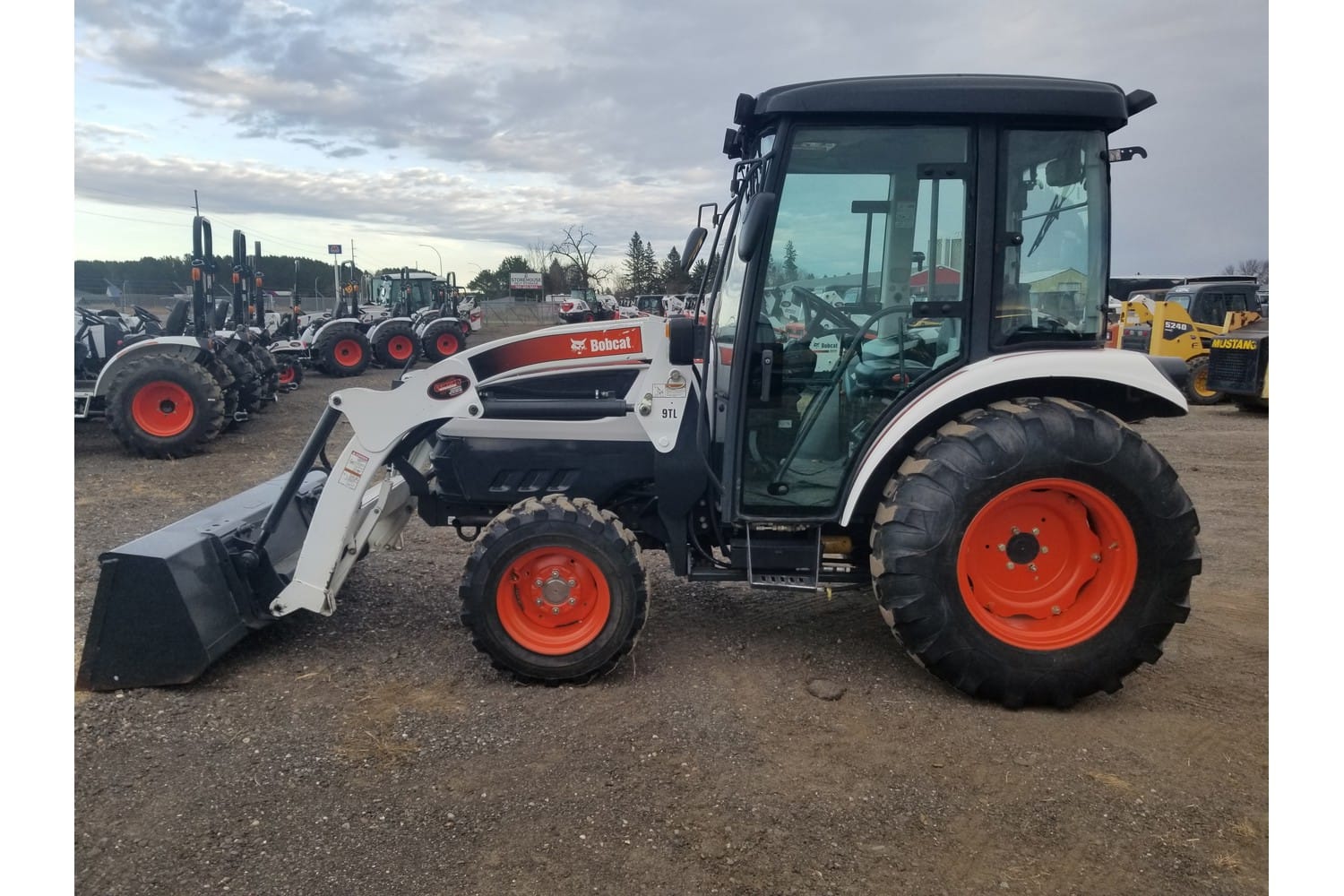 2009 Bobcat CT450 Equipment Image0