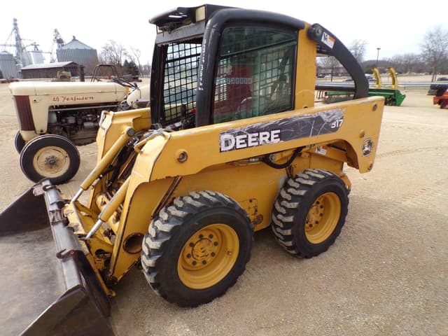 Image of John Deere 317 equipment image 4