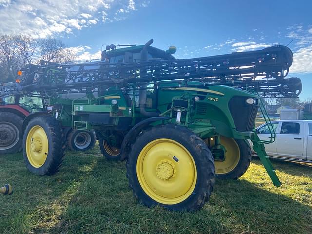 Image of John Deere 4830 equipment image 2