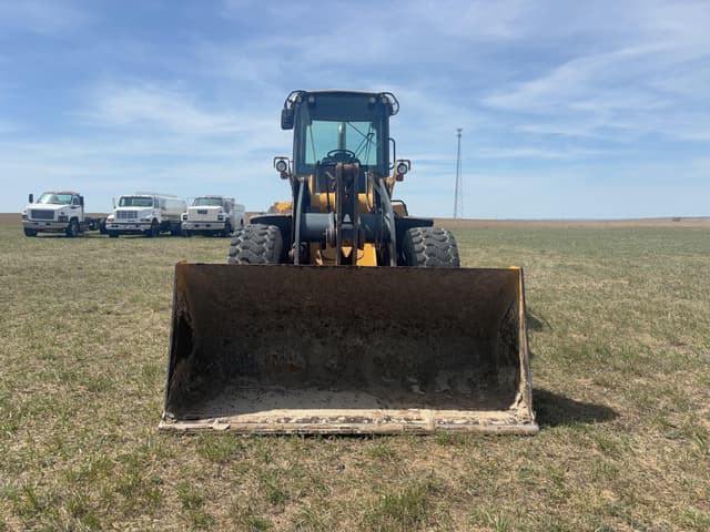 Image of John Deere 544J equipment image 3