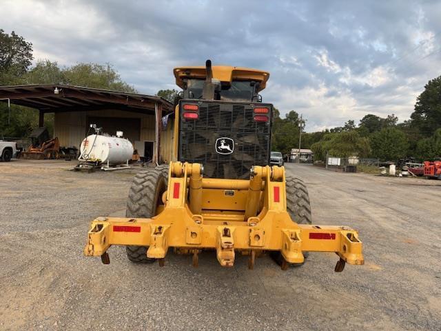Image of John Deere 670G equipment image 3