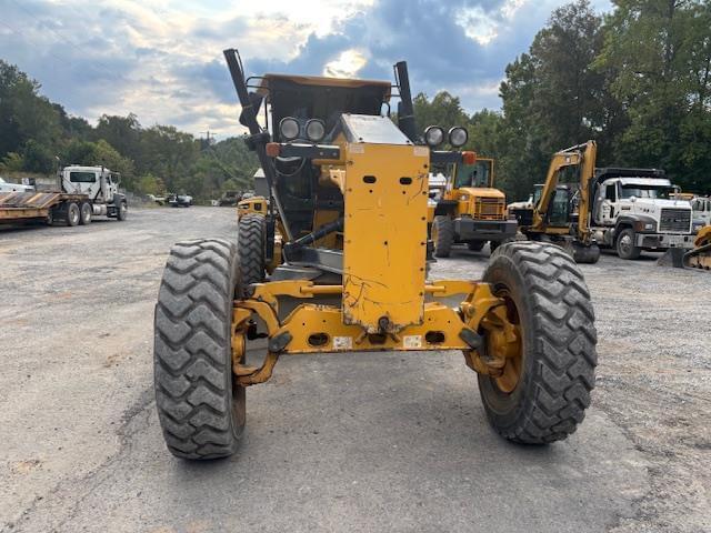 Image of John Deere 670G equipment image 4