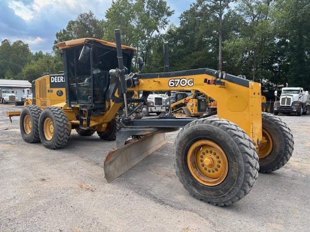 Image of John Deere 670G equipment image 1