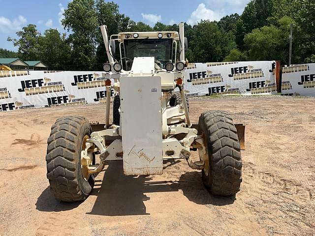 Image of John Deere 670G equipment image 1